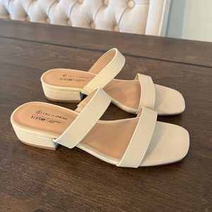 Size 5 sandals - beige - brand new